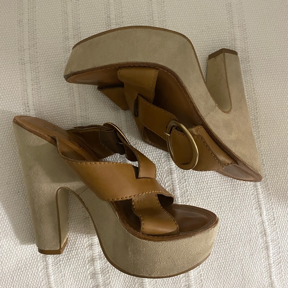 Jessica Simpson heel
